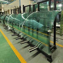 Buet hærdet lamineret glas